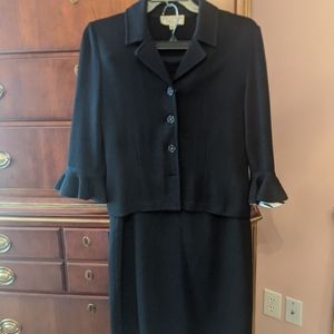 St.John 2 pc set size 8